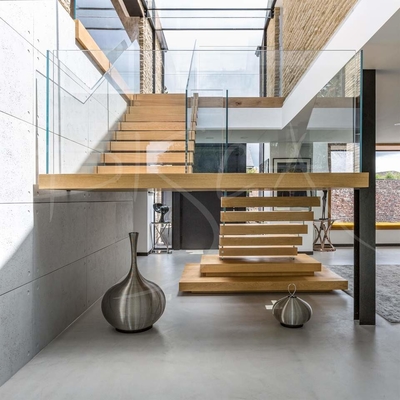 Design moderno de escada flutuante de madeira para edifício comercial para ambientes internos