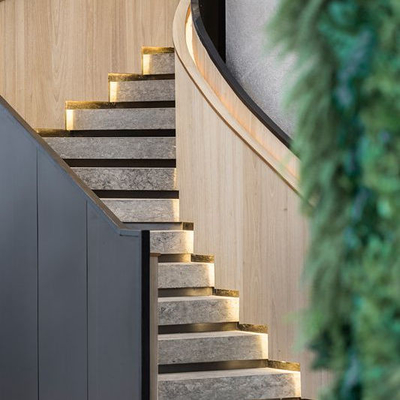 Escada curva personalizada de aço carbono, escadaria em arco com piso de mármore