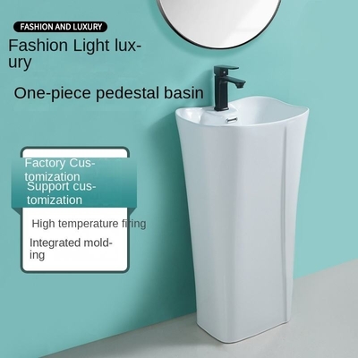 Preço por atacado Produtos sanitários modernos Banheira de banho de cerâmica branca