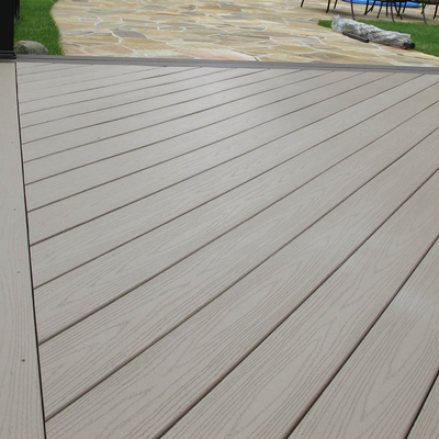 Decking composto resistente UV do PVC de 18mm Matt Plastic Wood Grain Flooring