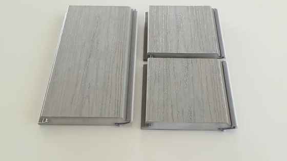 Decking composto resistente UV do PVC de 18mm Matt Plastic Wood Grain Flooring