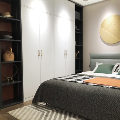 Armário de madeira modular dobrável ajustável do armazenamento do vestuário na sala de visitas