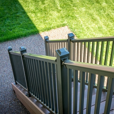 corrimão decorativos modernos do metal dos trilhos interiores de alumínio da escada da casa pré-fabricada 6063T5