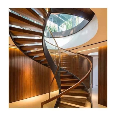 Espaço que salvar a escadaria espiral para o sótão