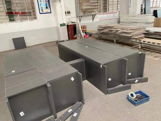 Caminhada grande personalizada do vestuário da casa madeira compensada moderna no armário aberto do estilo