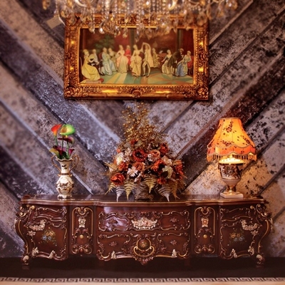 Do armário europeu do estilo do quarto vestuário de madeira de quatro portas vermelho cinzelado feito a mão