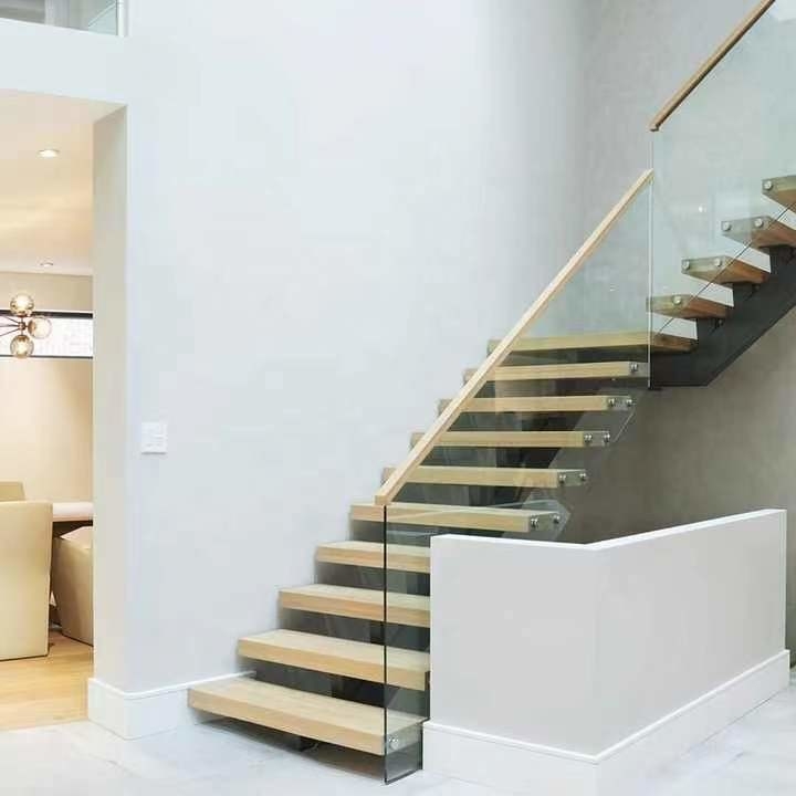 Escadaria espiral da economia interior do espaço escadas compactas estreitas de 180 graus para o sótão