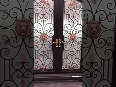 Portões de ferro forjado de estilo novo da casa preço porta de aço nova